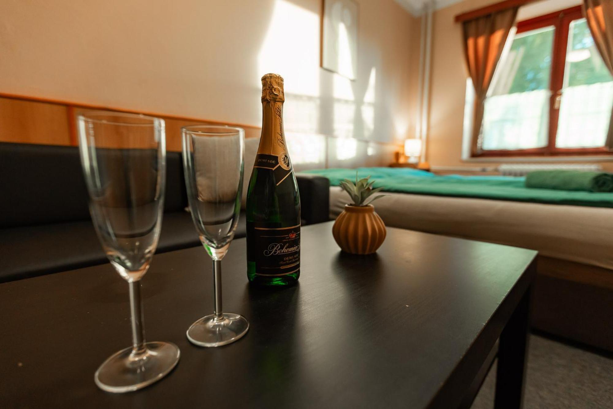 Hotel Rozkos Česká Skalice الغرفة الصورة