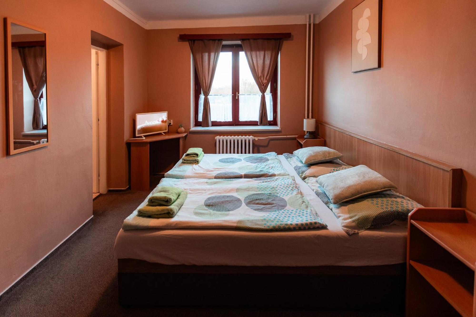 Hotel Rozkos Česká Skalice الغرفة الصورة