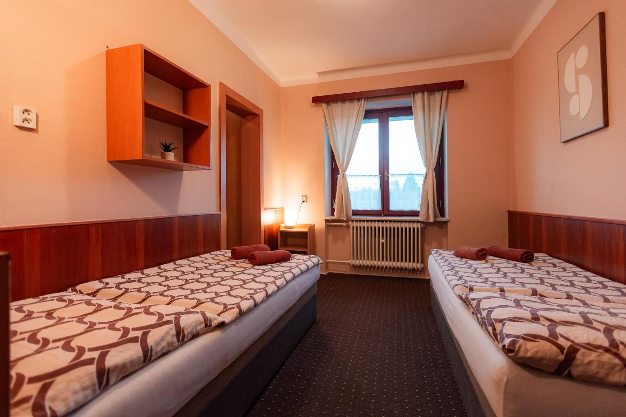 Hotel Rozkos Česká Skalice الغرفة الصورة